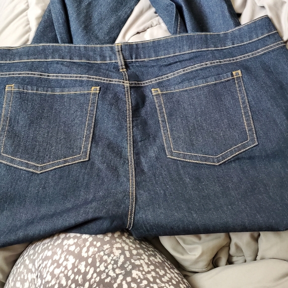 Torrid dark washed jeans size 30T - Picture 3 of 4